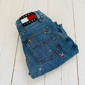 Tommy Hilfiger Y2K Embroidered Jeans – Vintage 2000s High Rise Tapered Denim 27x